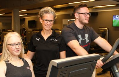 Personal Trainer im Fitnessclub