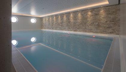 Beleuchteter Innenpool