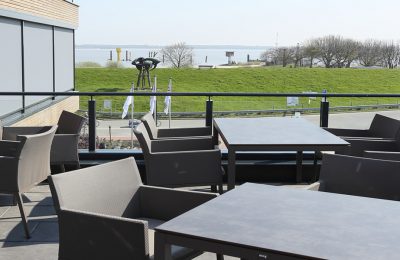 Terrasse im Restaurant mit Elbblick