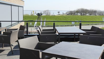 Terrasse im Restaurant mit Elbblick