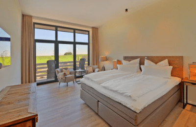 Schlafbereich im Komfortzimmer Deichblick