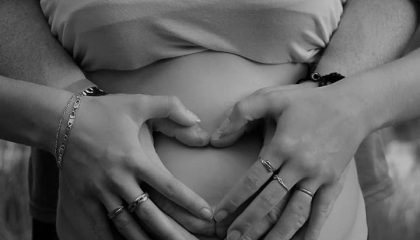 Schwarz weiss Foto von Paar